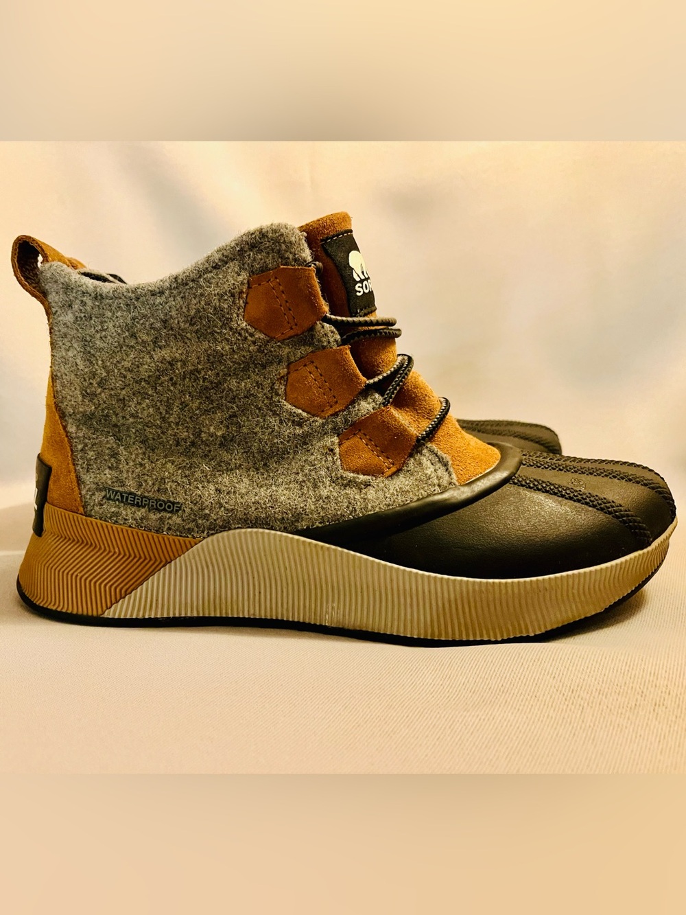 Sorel Women's Out 'N About III Classic in Camel/Gray/Black Women’s Size 9 - Picture 2 of 7